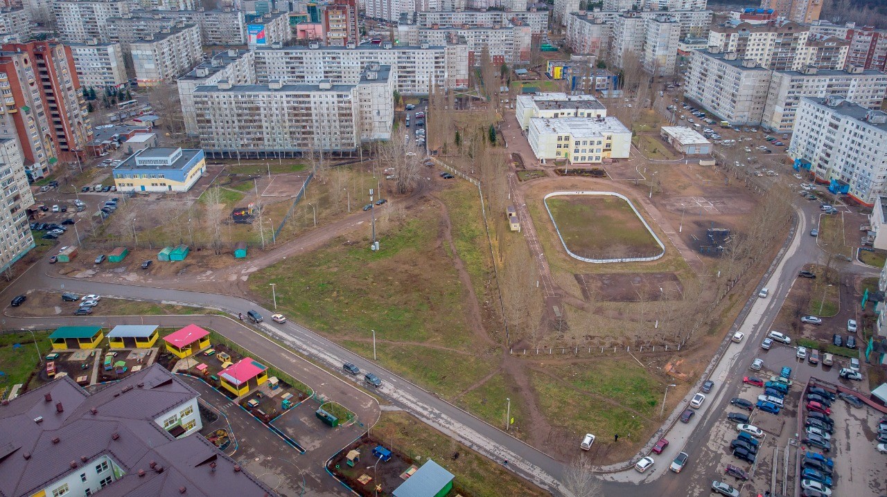 Вместо парковки сквер –  появится в микрорайоне Сипайлово на территории, прилегающей к школе № 130. То, каким он будет, уфимцы обсудили на общественных слушаниях.