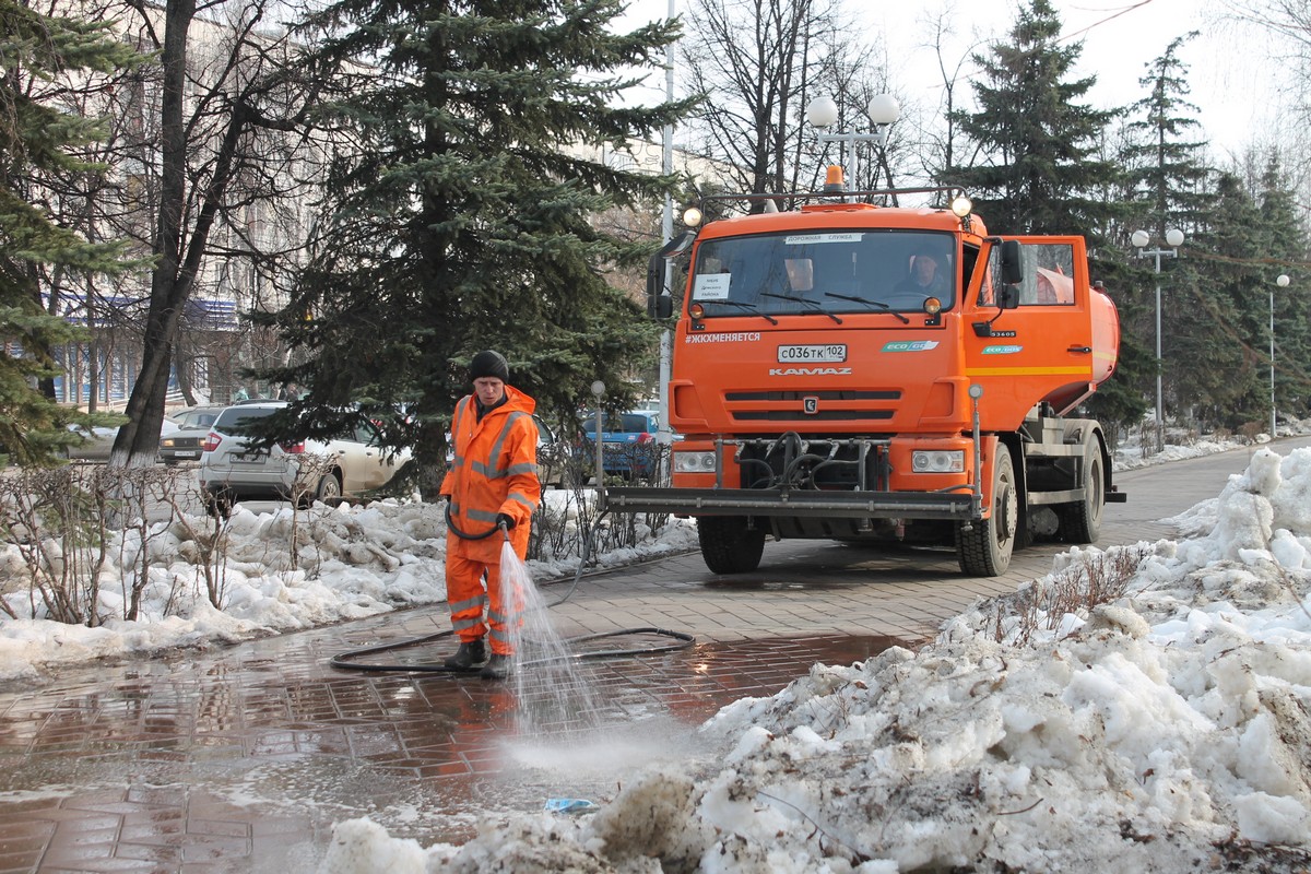 Душ с шампунем для дорог