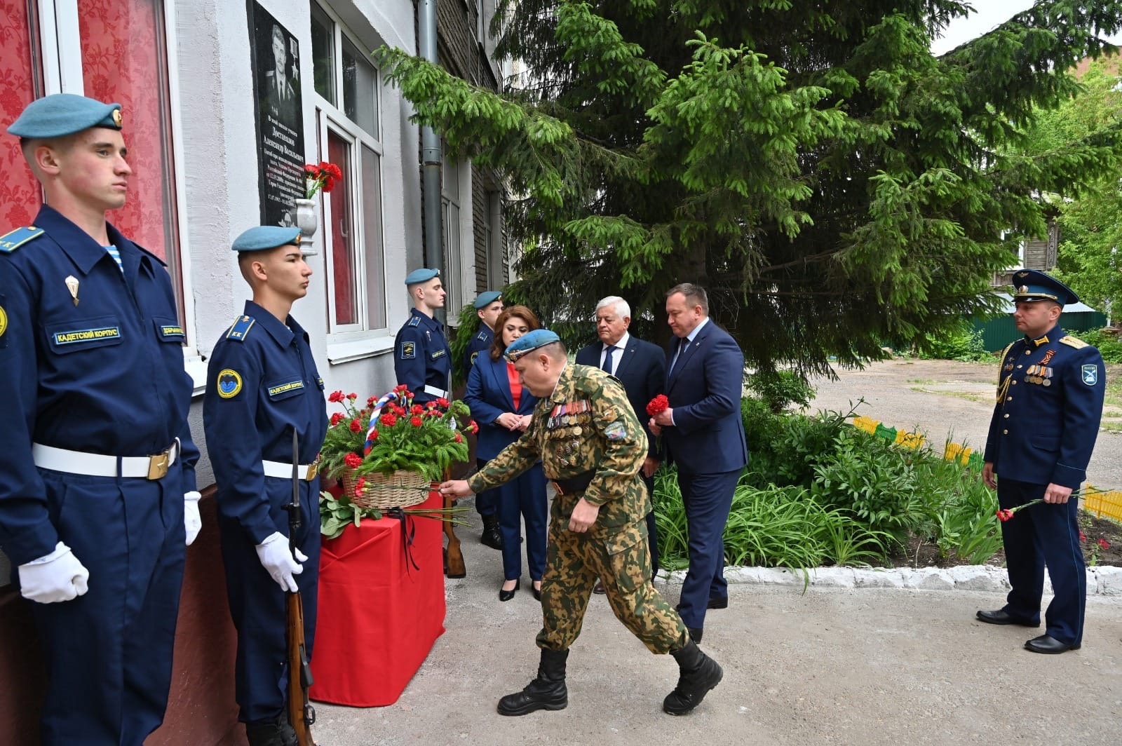 Равнение на Доставалова