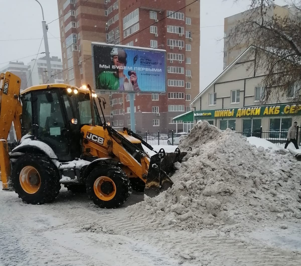 Работники снежного фронта