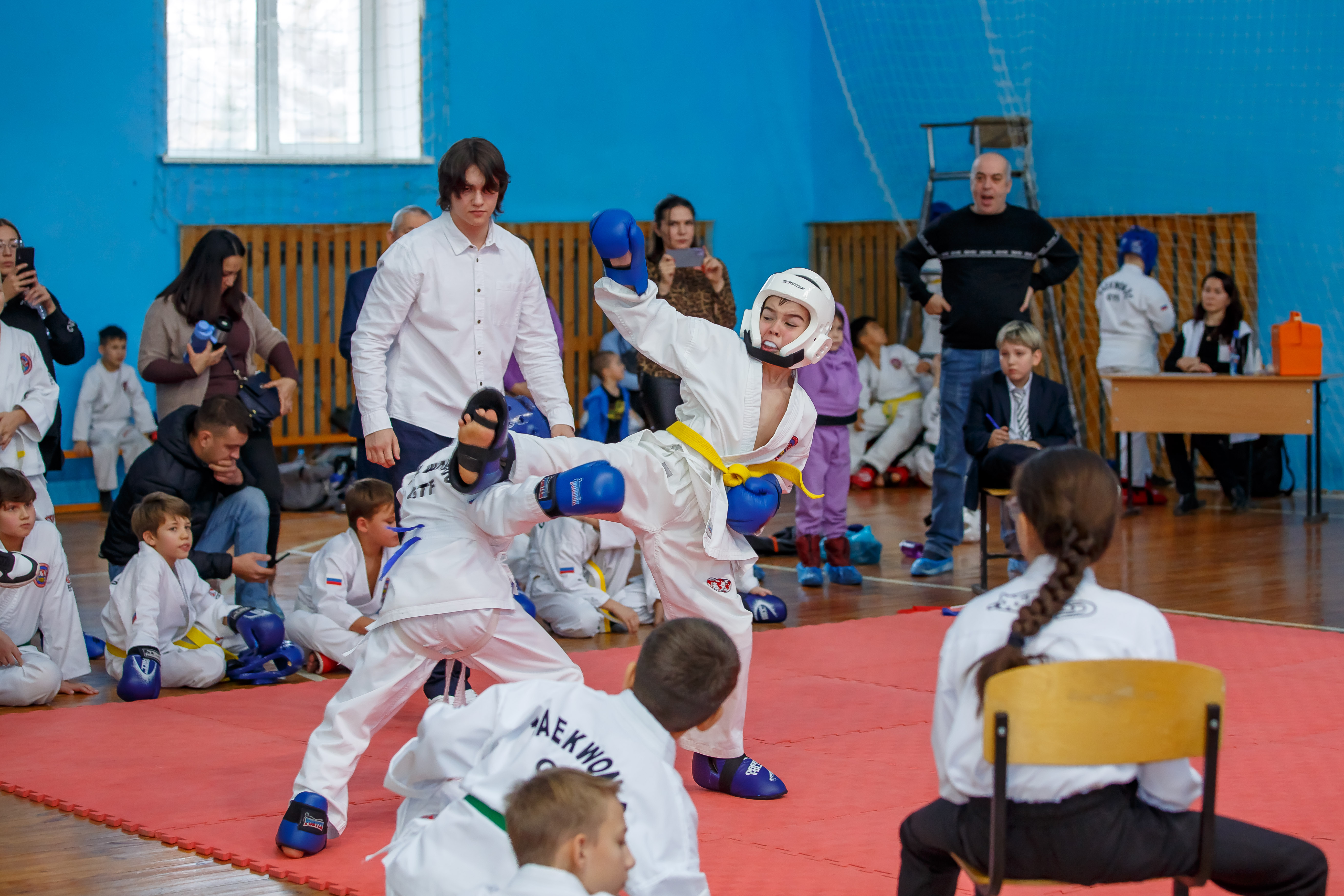 Из одного металла льют медаль за спорт, медаль за труд